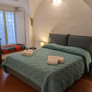 Miriam - Sweet Dreams In Apartment Florence