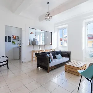 Bright Old Town Apartment Nice